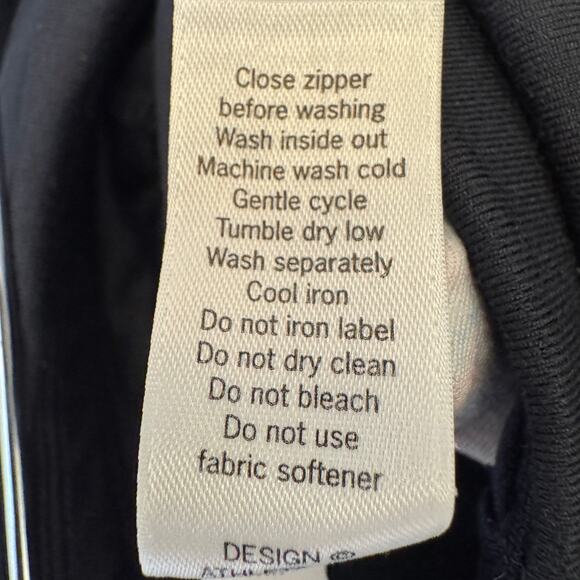 Athleta Mosaic Relay Multicolor Geometric Capri Leggings - Size Small - Picture 6 of 7